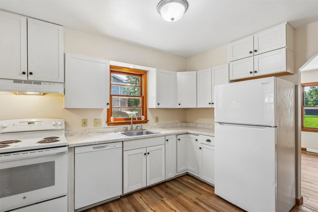 6625 Oliver Smith Drive, Urbandale, IA 50322
