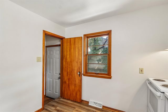 6625 Oliver Smith Drive, Urbandale, IA 50322