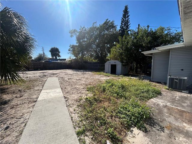 2632 Weeks AVE, Naples, FL 34112