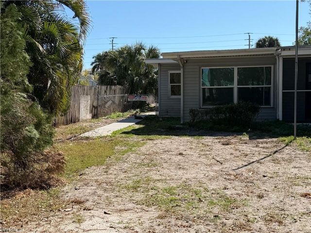 2632 Weeks AVE, Naples, FL 34112