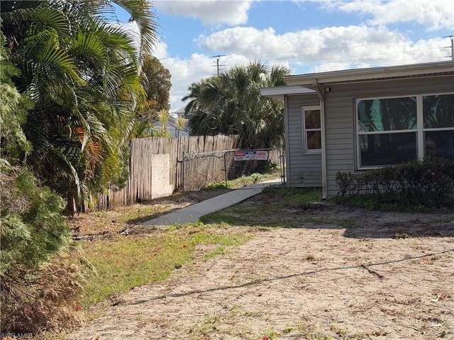 2632 Weeks AVE, Naples, FL 34112