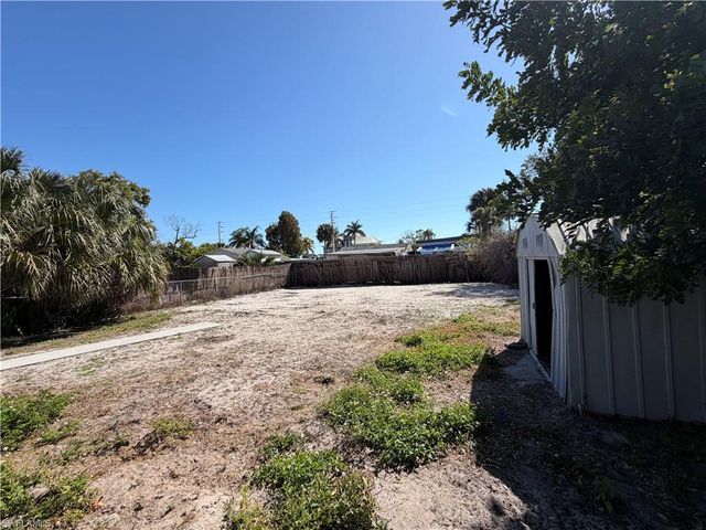 2632 Weeks AVE, Naples, FL 34112