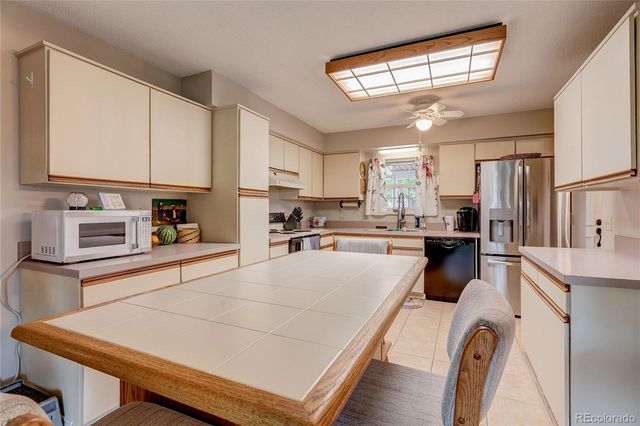 2784 S Heather Gardens Way, Aurora, CO 80014