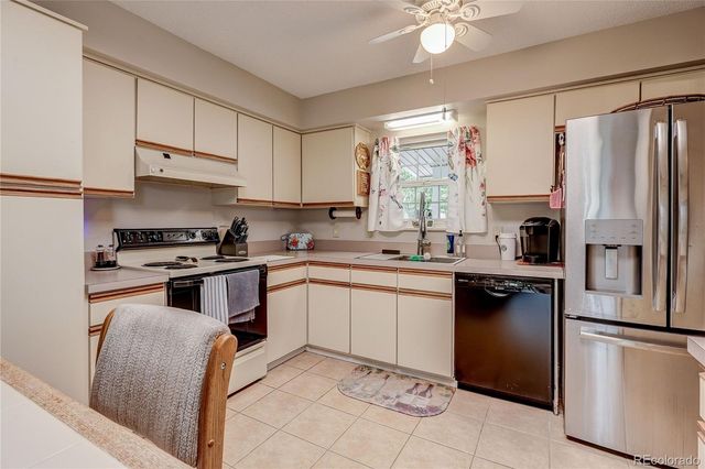 2784 S Heather Gardens Way, Aurora, CO 80014