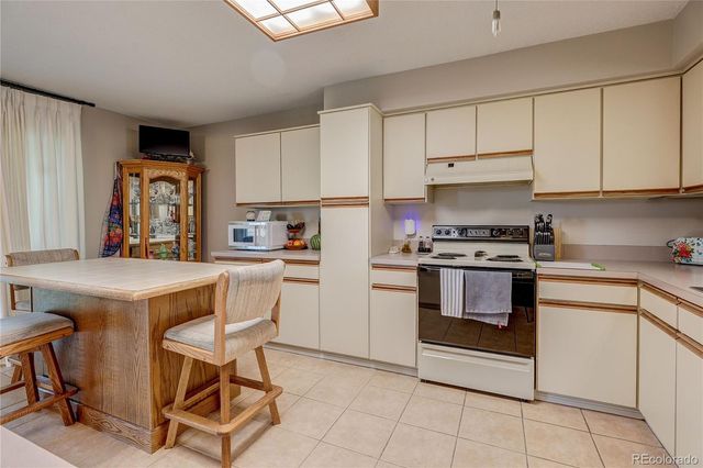 2784 S Heather Gardens Way, Aurora, CO 80014