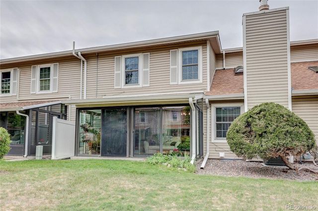 2784 S Heather Gardens Way, Aurora, CO 80014