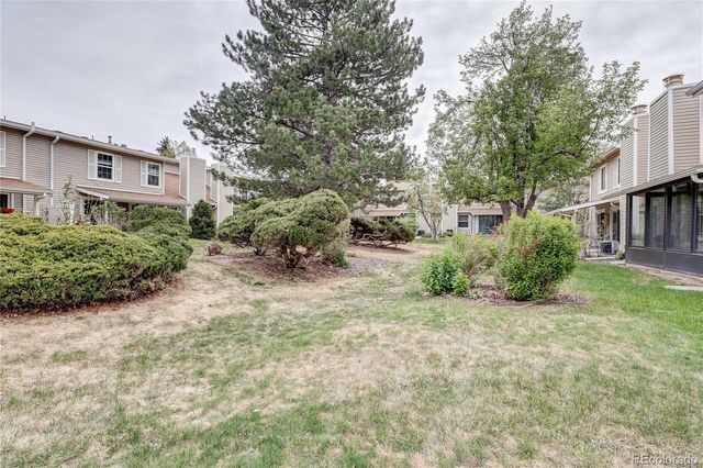 2784 S Heather Gardens Way, Aurora, CO 80014