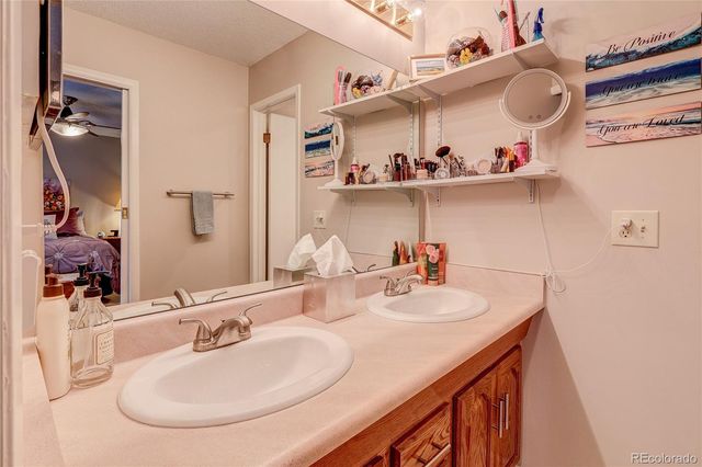 2784 S Heather Gardens Way, Aurora, CO 80014