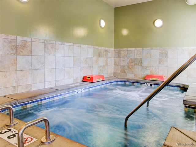 2784 S Heather Gardens Way, Aurora, CO 80014