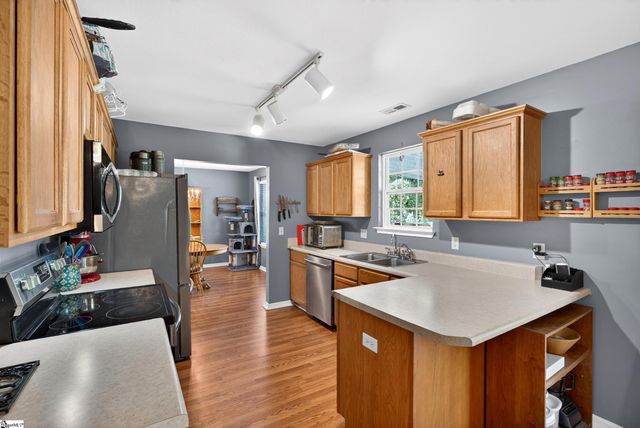 6 Red Shirt Court, Greer, SC 29651