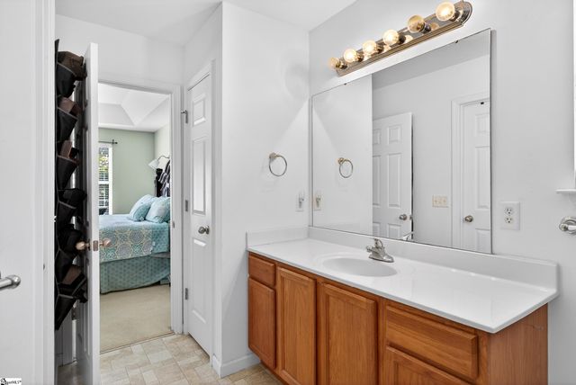 6 Red Shirt Court, Greer, SC 29651