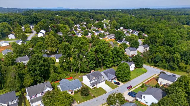 6 Red Shirt Court, Greer, SC 29651