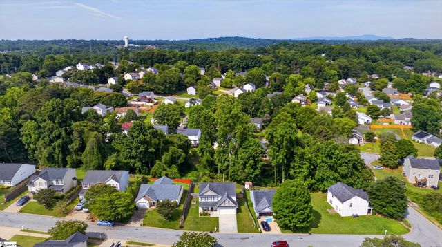 6 Red Shirt Court, Greer, SC 29651