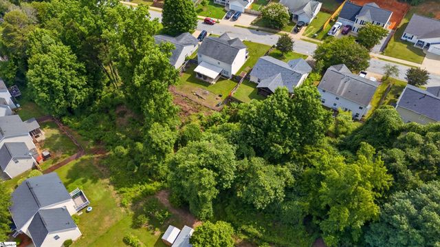 6 Red Shirt Court, Greer, SC 29651