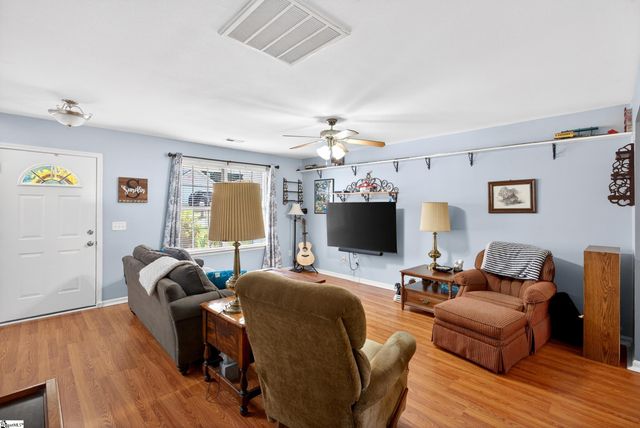 6 Red Shirt Court, Greer, SC 29651