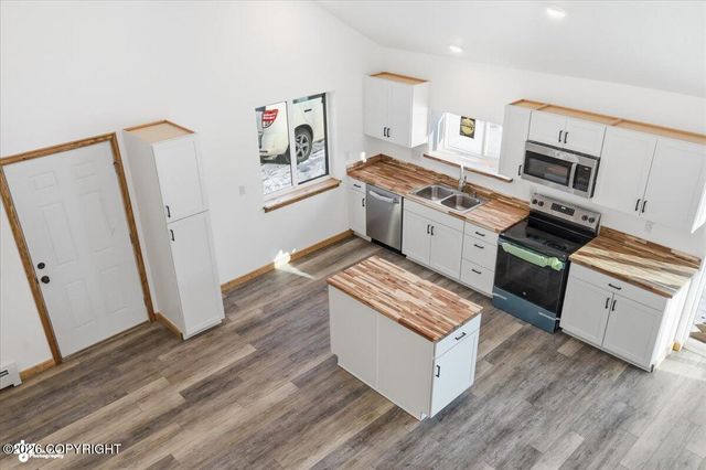 13862 W Halston Avenue, Big Lake, AK 99652