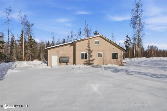 13862 W Halston Avenue, Big Lake, AK 99652