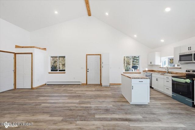 13862 W Halston Avenue, Big Lake, AK 99652