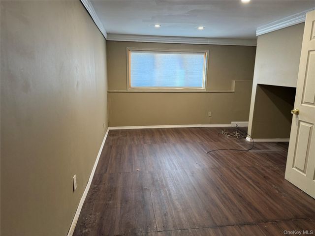 11 Syosset Circle, Syosset, NY 11791