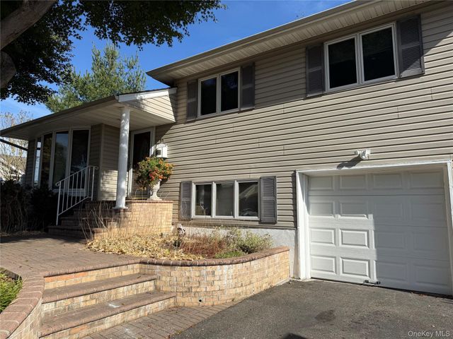 11 Syosset Circle, Syosset, NY 11791