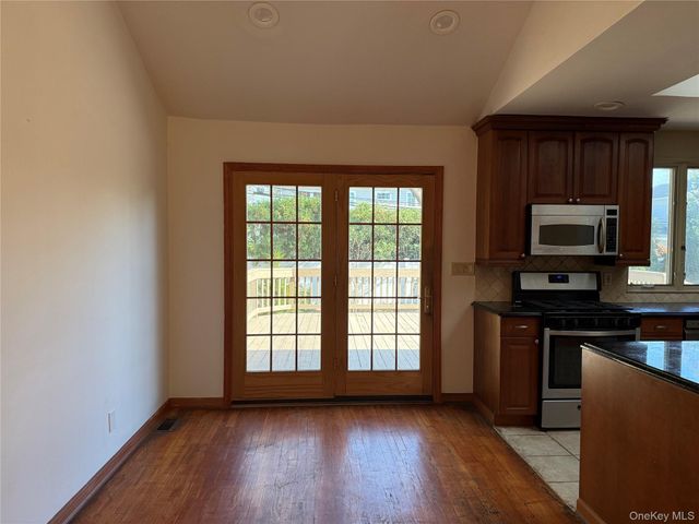 11 Syosset Circle, Syosset, NY 11791
