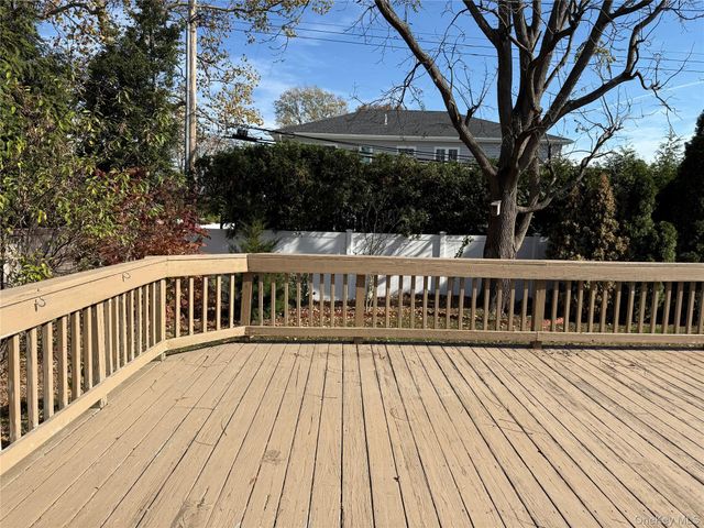 11 Syosset Circle, Syosset, NY 11791