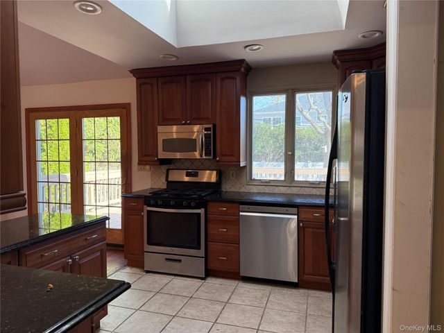11 Syosset Circle, Syosset, NY 11791