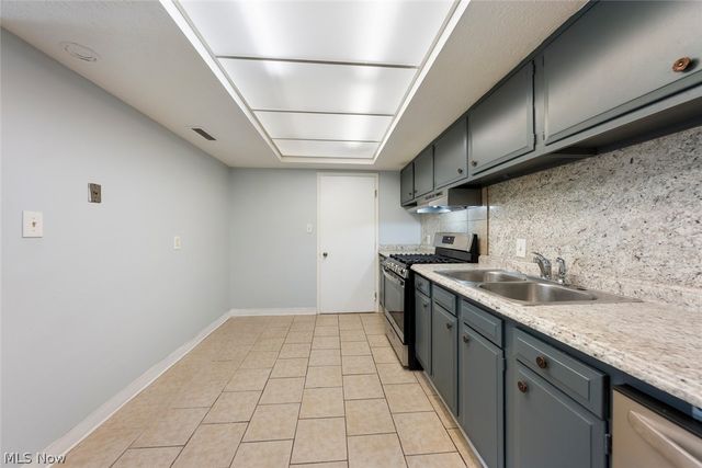 9588 Fernwood Drive, Olmsted Falls, OH 44138