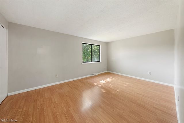 9588 Fernwood Drive, Olmsted Falls, OH 44138