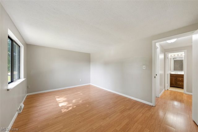 9588 Fernwood Drive, Olmsted Falls, OH 44138