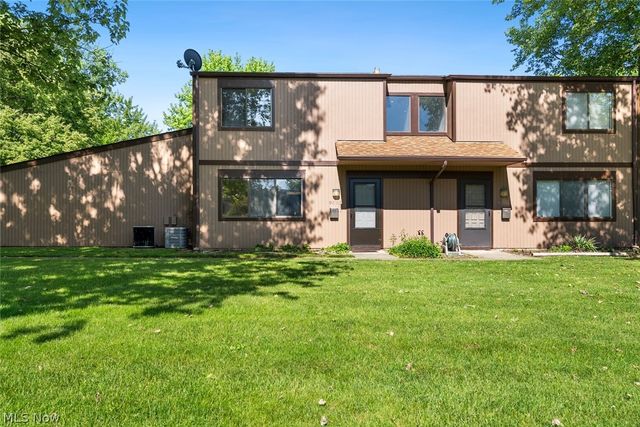9588 Fernwood Drive, Olmsted Falls, OH 44138