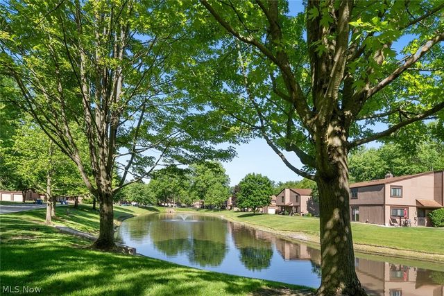 9588 Fernwood Drive, Olmsted Falls, OH 44138
