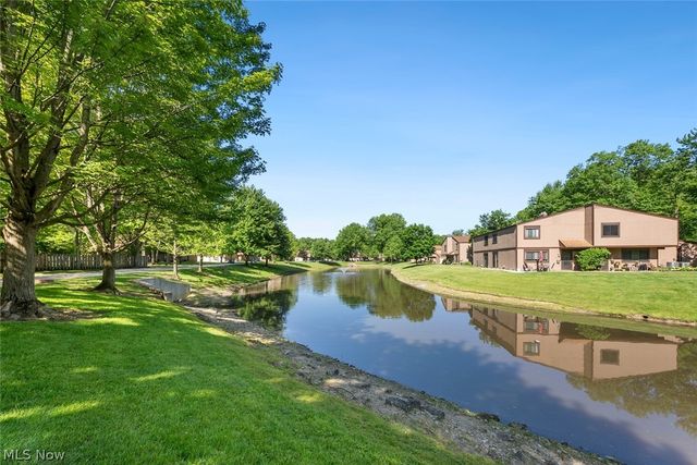 9588 Fernwood Drive, Olmsted Falls, OH 44138