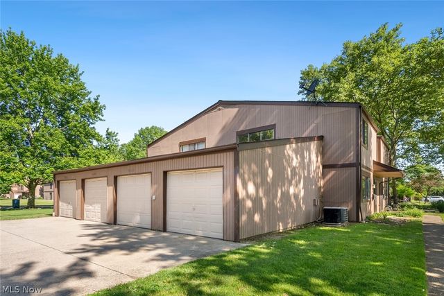 9588 Fernwood Drive, Olmsted Falls, OH 44138