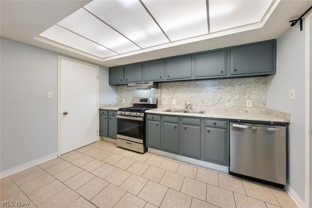 9588 Fernwood Drive, Olmsted Falls, OH 44138