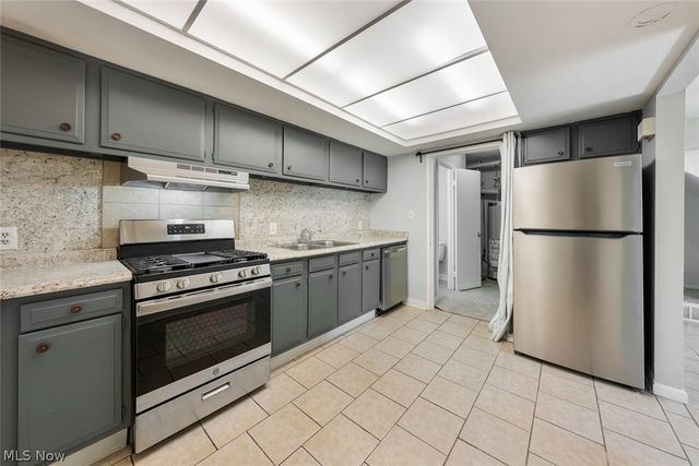 9588 Fernwood Drive, Olmsted Falls, OH 44138