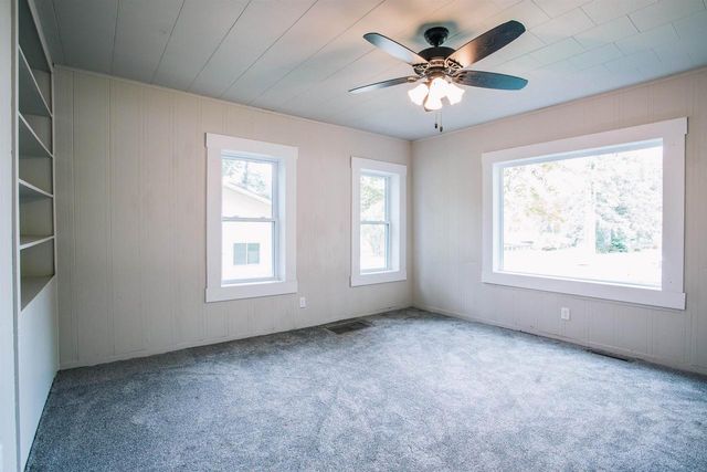 315 W BEGLEY STREET, Greenwood, WI 54437