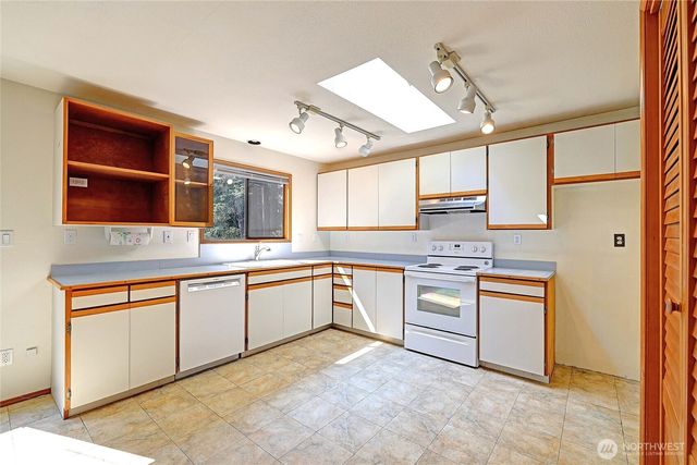 1054 Michael Way, Camano Island, WA 98282