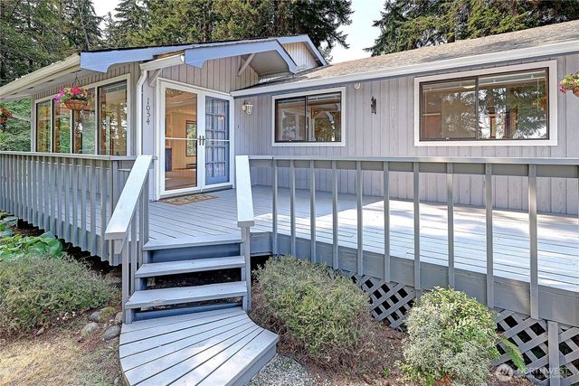 1054 Michael Way, Camano Island, WA 98282