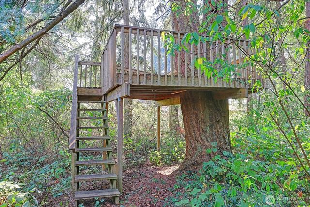 1054 Michael Way, Camano Island, WA 98282