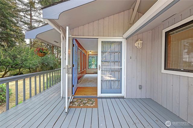 1054 Michael Way, Camano Island, WA 98282