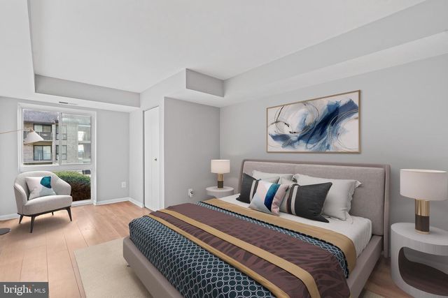 6155 EDSALL RD. RD #B, Alexandria, VA 22304