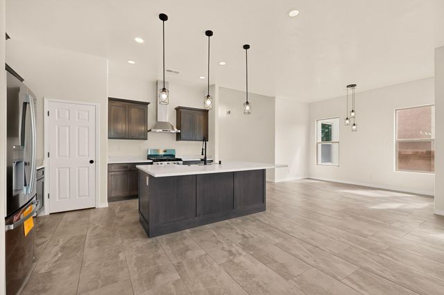 335 Manuel Sanchez Place SW, Albuquerque, NM 87105