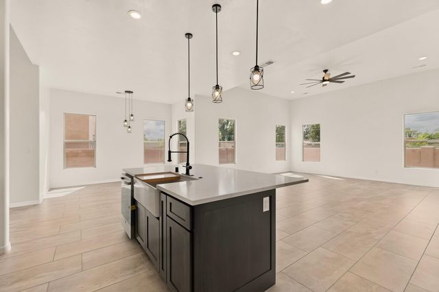 335 Manuel Sanchez Place SW, Albuquerque, NM 87105