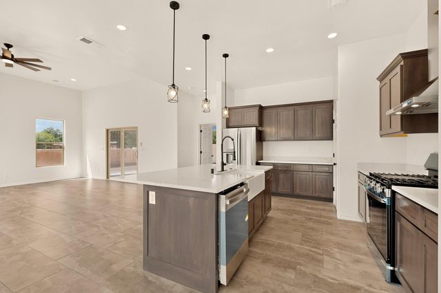 335 Manuel Sanchez Place SW, Albuquerque, NM 87105