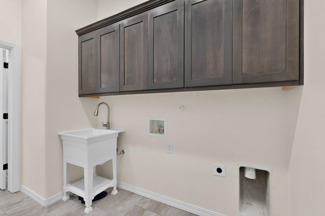 335 Manuel Sanchez Place SW, Albuquerque, NM 87105
