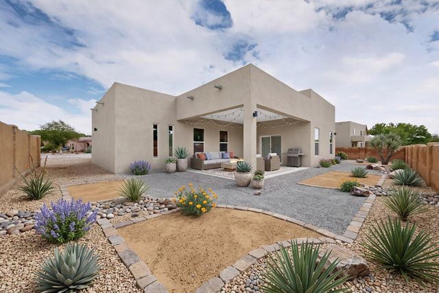 335 Manuel Sanchez Place SW, Albuquerque, NM 87105