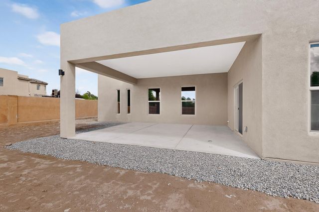 335 Manuel Sanchez Place SW, Albuquerque, NM 87105