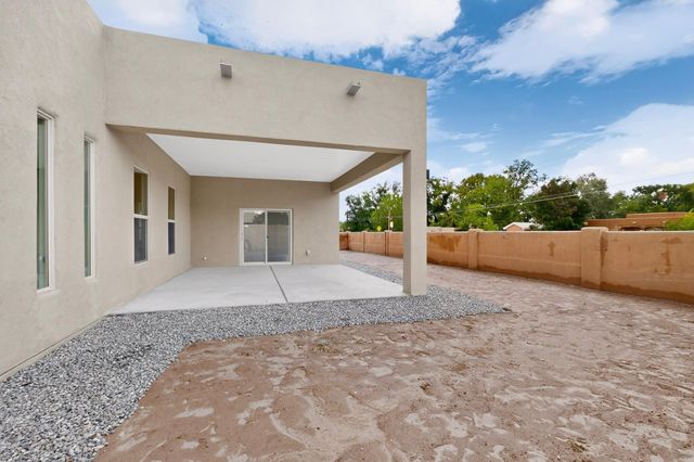 335 Manuel Sanchez Place SW, Albuquerque, NM 87105