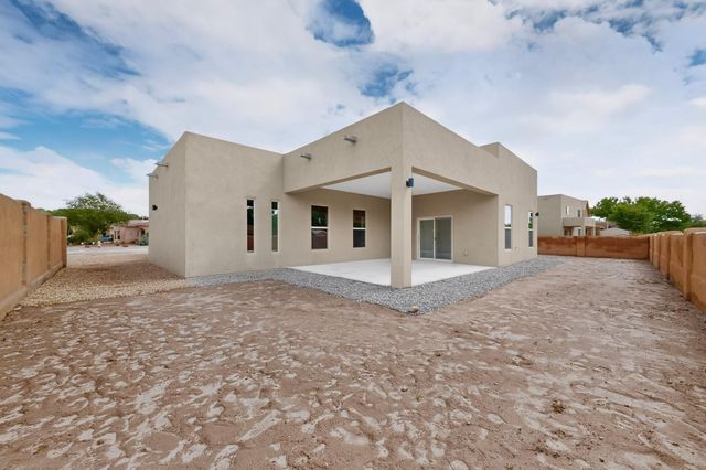 335 Manuel Sanchez Place SW, Albuquerque, NM 87105
